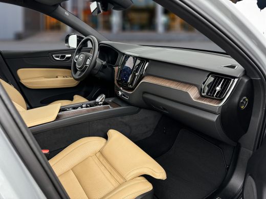 Volvo  XC60 T6 Recharge AWD Plus Dark | 19" | Luchtvering | Geventileerd Nappa Leder | 360 Camera | Panoramad... ActivLease financial lease