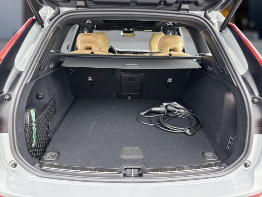 Volvo  XC60 T6 Recharge AWD Plus Dark | 19" | Luchtvering | Geventileerd Nappa Leder | 360 Camera | Panoramad... ActivLease financial lease