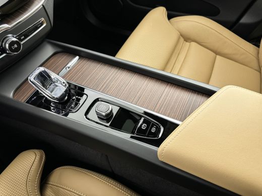 Volvo  XC60 T6 Recharge AWD Plus Dark | 19" | Luchtvering | Geventileerd Nappa Leder | 360 Camera | Panoramad... ActivLease financial lease