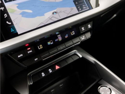 Audi A3 Sportback 30 TFSI Sportline Automaat (APPLE CARPLAY, KUIPSTOELEN, NAVIGATIE, XENON KOPLAMPEN, ZWA... ActivLease financial lease