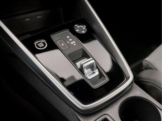 Audi A3 Sportback 30 TFSI Sportline Automaat (APPLE CARPLAY, KUIPSTOELEN, NAVIGATIE, XENON KOPLAMPEN, ZWA... ActivLease financial lease