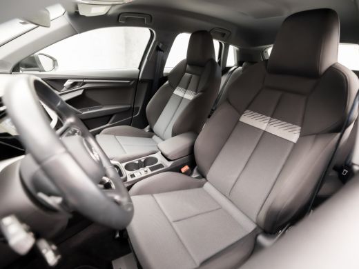 Audi A3 Sportback 30 TFSI Sportline Automaat (APPLE CARPLAY, KUIPSTOELEN, NAVIGATIE, XENON KOPLAMPEN, ZWA... ActivLease financial lease