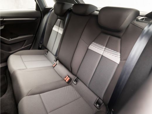 Audi A3 Sportback 30 TFSI Sportline Automaat (APPLE CARPLAY, KUIPSTOELEN, NAVIGATIE, XENON KOPLAMPEN, ZWA... ActivLease financial lease