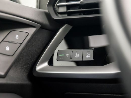 Audi A3 Sportback 30 TFSI Sportline Automaat (APPLE CARPLAY, KUIPSTOELEN, NAVIGATIE, XENON KOPLAMPEN, ZWA... ActivLease financial lease