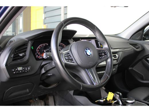 BMW 1 Serie 118i Executive Edition | Achteruitrijcamera | Cruise control adaptief met Stop&Go | Koplampen ada... ActivLease financial lease