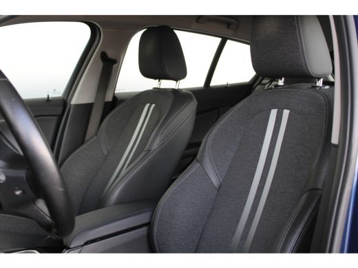 BMW 1 Serie 118i Executive Edition | Achteruitrijcamera | Cruise control adaptief met Stop&Go | Koplampen ada... ActivLease financial lease