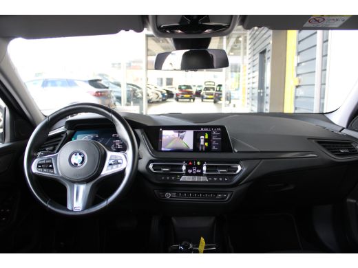 BMW 1 Serie 118i Executive Edition | Achteruitrijcamera | Cruise control adaptief met Stop&Go | Koplampen ada... ActivLease financial lease