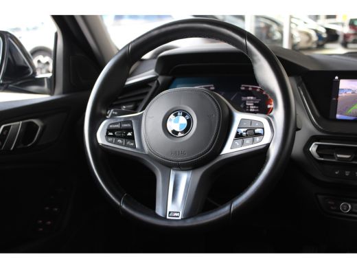 BMW 1 Serie 118i Executive Edition | Achteruitrijcamera | Cruise control adaptief met Stop&Go | Koplampen ada... ActivLease financial lease