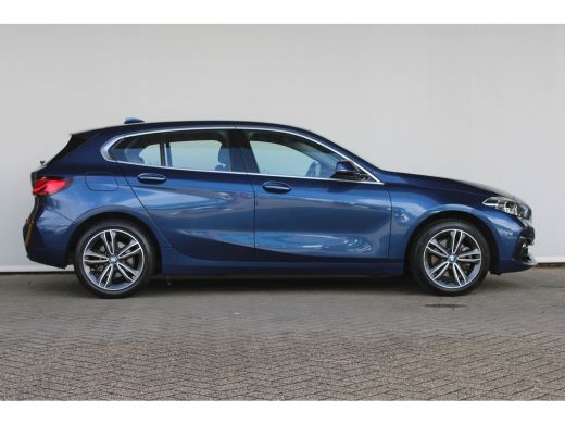 BMW 1 Serie 118i Executive Edition | Achteruitrijcamera | Cruise control adaptief met Stop&Go | Koplampen ada... ActivLease financial lease