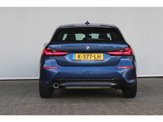 BMW 1 Serie 118i Executive Edition | Achteruitrijcamera | Cruise control adaptief met Stop&Go | Koplampen ada... ActivLease financial lease