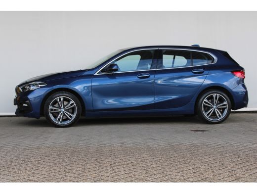 BMW 1 Serie 118i Executive Edition | Achteruitrijcamera | Cruise control adaptief met Stop&Go | Koplampen ada... ActivLease financial lease