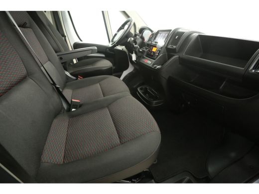 Citroën Jumper 2.2 BlueHDi L2H2 140PK Airco Cruise Navigatie PDC 3 Persoons Elektrpakket Schuifdeur ActivLease financial lease
