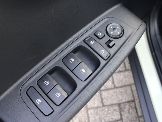 Hyundai Inster E-Motion 42kWh Vanaf € 293,- p/m Private Lease | € 2500,- korting !! | Keyless start | Rijstrooks... ActivLease financial lease