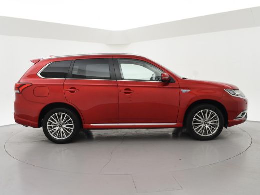 Mitsubishi Outlander 2.4 PHEV 4WD AUT. INTENSE *BTW* + AFN. TREKHAAK | CAMERA | APPLE CARPLAY | STOELVERWARMING ActivLease financial lease