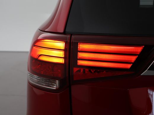 Mitsubishi Outlander 2.4 PHEV 4WD AUT. INTENSE *BTW* + AFN. TREKHAAK | CAMERA | APPLE CARPLAY | STOELVERWARMING ActivLease financial lease