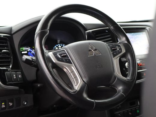 Mitsubishi Outlander 2.4 PHEV 4WD AUT. INTENSE *BTW* + AFN. TREKHAAK | CAMERA | APPLE CARPLAY | STOELVERWARMING ActivLease financial lease