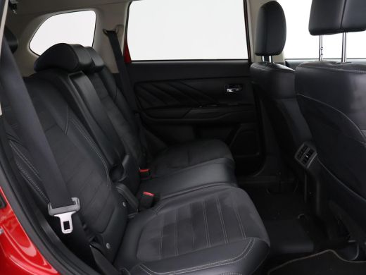 Mitsubishi Outlander 2.4 PHEV 4WD AUT. INTENSE *BTW* + AFN. TREKHAAK | CAMERA | APPLE CARPLAY | STOELVERWARMING ActivLease financial lease