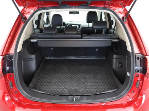 Mitsubishi Outlander 2.4 PHEV 4WD AUT. INTENSE *BTW* + AFN. TREKHAAK | CAMERA | APPLE CARPLAY | STOELVERWARMING ActivLease financial lease