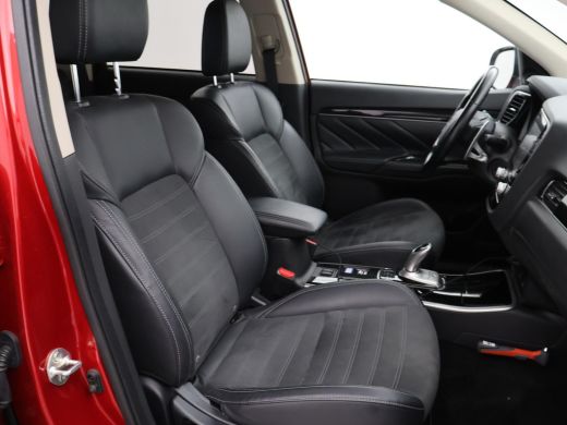 Mitsubishi Outlander 2.4 PHEV 4WD AUT. INTENSE *BTW* + AFN. TREKHAAK | CAMERA | APPLE CARPLAY | STOELVERWARMING ActivLease financial lease