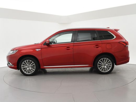 Mitsubishi Outlander 2.4 PHEV 4WD AUT. INTENSE *BTW* + AFN. TREKHAAK | CAMERA | APPLE CARPLAY | STOELVERWARMING ActivLease financial lease