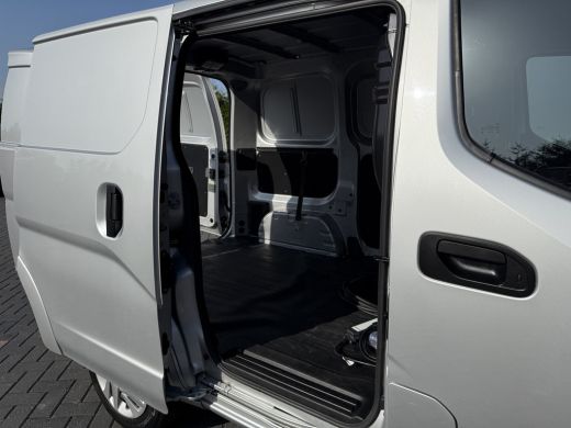 Nissan e-NV200 40 kWh / FULL ELECTRIC / 1e EIG. / 2x LAADKABEL / AUTOMAAT / AIRCO / CRUISE / CAMERA / NAVI ActivLease financial lease