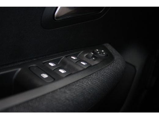 Peugeot 208 1.2 Hybrid 110-PK e-DCS6 Style AUTOMAAT | VOORRAAD ACTIE | 8 JAAR GARANTIE | DRAADLOZE CARPLAY | ... ActivLease financial lease