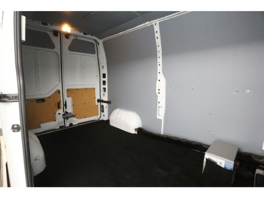 Renault Master T33 2.3 dCi L2H2 146PK Airco Camera Cruise Parkeersensoren Elektrpakket Trekhaak ActivLease financial lease