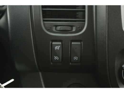 Renault Trafic 2.0 dCi T29 170PK L2H1 Automaat Airco Camera Cruise Trekhaak LED 3 Persoons PDC ActivLease financial lease