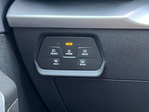 Seat Leon Sportstourer 1.0 eTSI 110 pk FR Business Intense 7-DSG | Achteruitrijcamera | Apple Carplay/Android Auto|telef... ActivLease financial lease