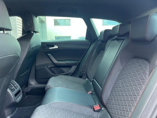 Seat Leon Sportstourer 1.0 eTSI 110 pk FR Business Intense 7-DSG | Achteruitrijcamera | Apple Carplay/Android Auto|telef... ActivLease financial lease