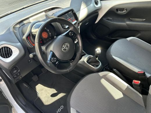 Toyota Aygo 1.0 VVT-i x-play ActivLease financial lease