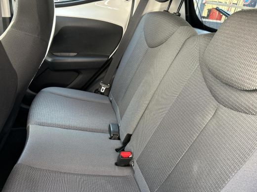 Toyota Aygo 1.0 VVT-i x-play ActivLease financial lease