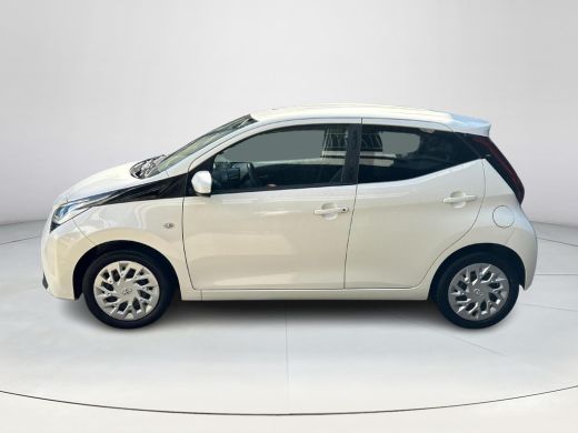 Toyota Aygo 1.0 VVT-i x-play ActivLease financial lease