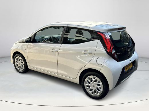 Toyota Aygo 1.0 VVT-i x-play ActivLease financial lease