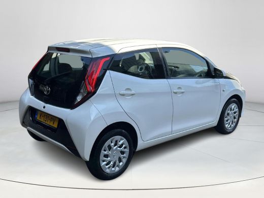 Toyota Aygo 1.0 VVT-i x-play ActivLease financial lease