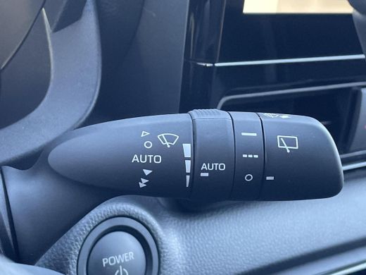 Toyota Yaris 1.5 Hybrid 115 First Edition **NAVIGATIE/ PARKEERCAMERA/ APPLE CARPLAY/ ADAPTIVE CRUISE CONTROL** ActivLease financial lease