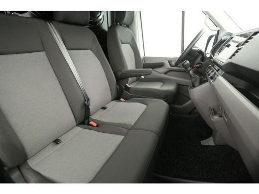 Volkswagen Crafter 30 2.0 TDI L3H3 | BPM Vrij | 3000KG Trekgew. 140PK Airco Cruise Carplay Navi PDC 3 Persoons Elekt... ActivLease financial lease