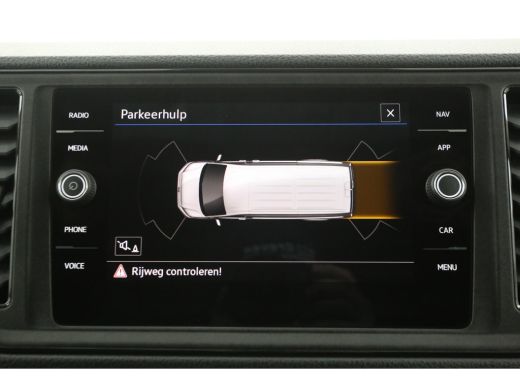 Volkswagen Crafter 30 2.0 TDI L3H3 | BPM Vrij | 3000KG Trekgew. 140PK Airco Cruise Carplay Navi PDC 3 Persoons Elekt... ActivLease financial lease