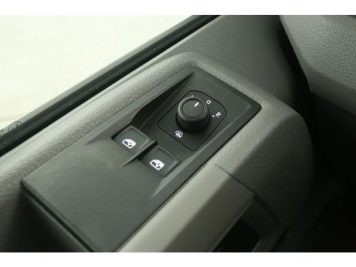 Volkswagen Crafter 30 2.0 TDI L3H3 | BPM Vrij | 3000KG Trekgew. 140PK Airco Cruise Carplay Navi PDC 3 Persoons Elekt... ActivLease financial lease