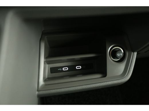 Volkswagen Crafter 30 2.0 TDI L3H3 | BPM Vrij | 3000KG Trekgew. 140PK Airco Cruise Carplay Navi PDC 3 Persoons Elekt... ActivLease financial lease