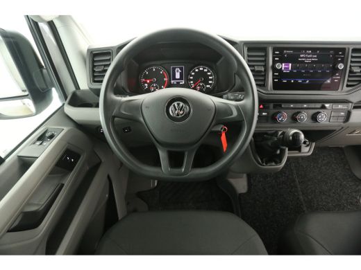 Volkswagen Crafter 30 2.0 TDI L3H3 | BPM Vrij | 3000KG Trekgew. 140PK Airco Cruise Carplay Navi PDC 3 Persoons Elekt... ActivLease financial lease