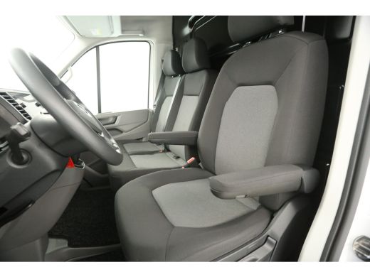 Volkswagen Crafter 30 2.0 TDI L3H3 | BPM Vrij | 3000KG Trekgew. 140PK Airco Cruise Carplay Navi PDC 3 Persoons Elekt... ActivLease financial lease