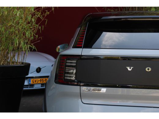 Volvo  EX30 Twin Motor Performance Ultra 69 kWh | Pine Interior | 19" Velgen | Panoramadak | Harman/Kardon | ... ActivLease financial lease