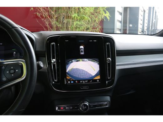 Volvo  XC40 Recharge P8 AWD R-Design | Trekhaak | Camera | Stuur/stoelverwarming | Adaptive Cruise ActivLease financial lease