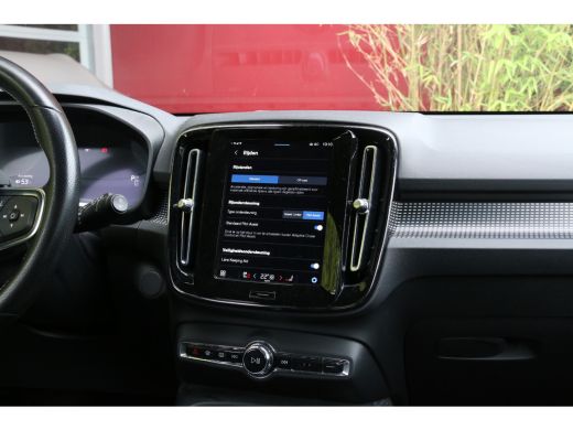 Volvo  XC40 Recharge P8 AWD R-Design | Trekhaak | Camera | Stuur/stoelverwarming | Adaptive Cruise ActivLease financial lease