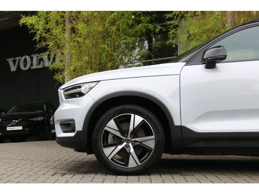 Volvo  XC40 Recharge P8 AWD R-Design | Trekhaak | Camera | Stuur/stoelverwarming | Adaptive Cruise ActivLease financial lease
