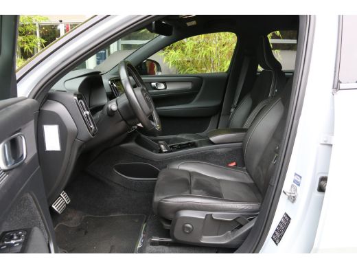 Volvo  XC40 Recharge P8 AWD R-Design | Trekhaak | Camera | Stuur/stoelverwarming | Adaptive Cruise ActivLease financial lease