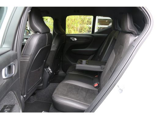 Volvo  XC40 Recharge P8 AWD R-Design | Trekhaak | Camera | Stuur/stoelverwarming | Adaptive Cruise ActivLease financial lease