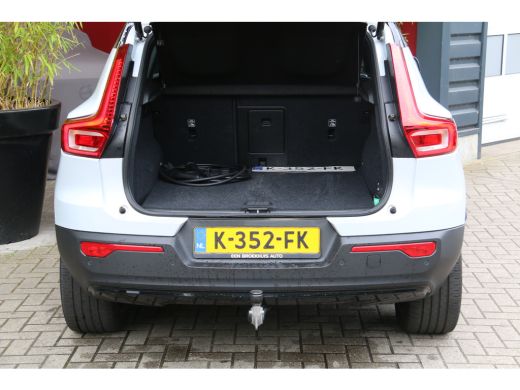 Volvo  XC40 Recharge P8 AWD R-Design | Trekhaak | Camera | Stuur/stoelverwarming | Adaptive Cruise ActivLease financial lease
