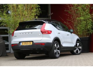 Volvo  XC40 Recharge P8 AWD R-Design | Trekhaak | Camera | Stuur/stoelverwarming | Adaptive Cruise